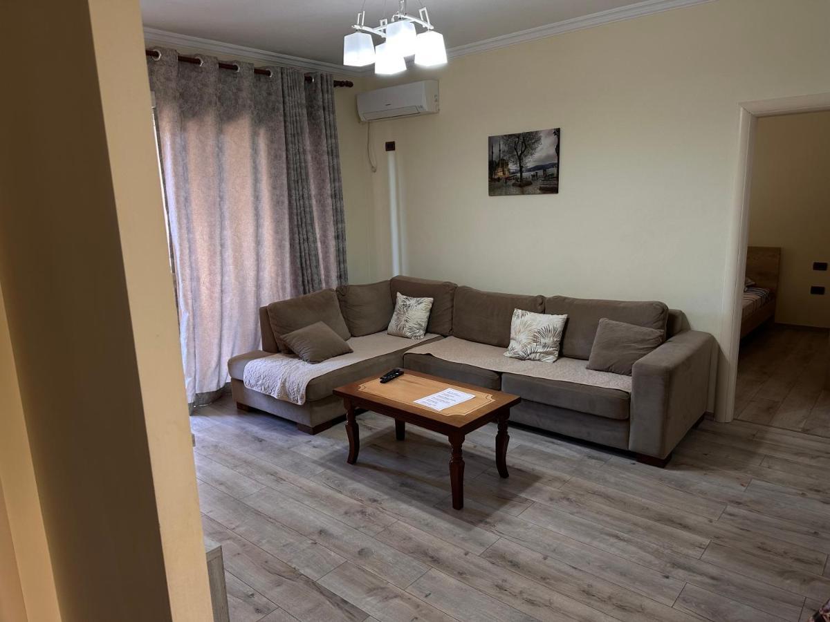 Family Apartments Sarandë Eksteriør billede